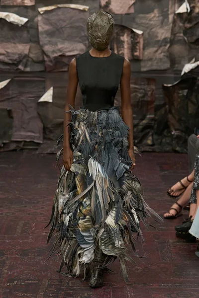 Look 27